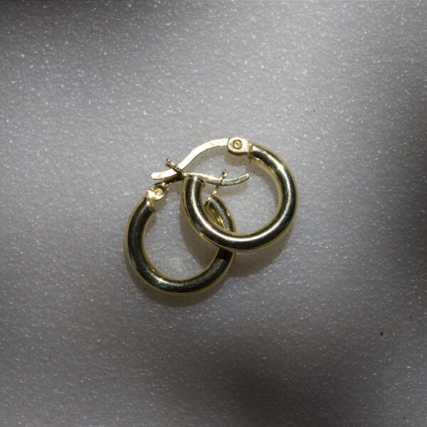 OHRRINGE Silber vergoldet klein Nahaufnahme von Kreolen aus Gold