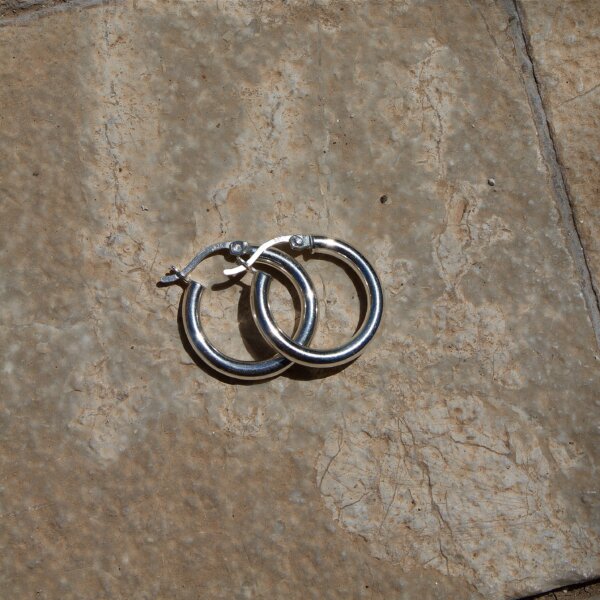 OHRRINGE Silber mittel Nahaufnahme von Kreolen aus Silber