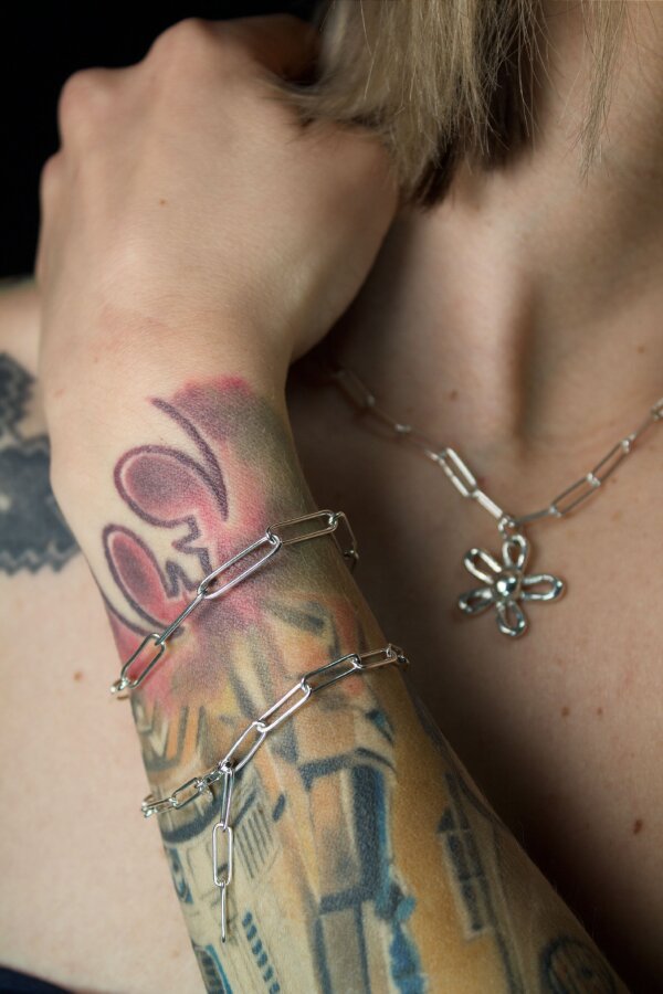 CORN Mini Armkette Nahaufnahme von einer Armkette aus Silber