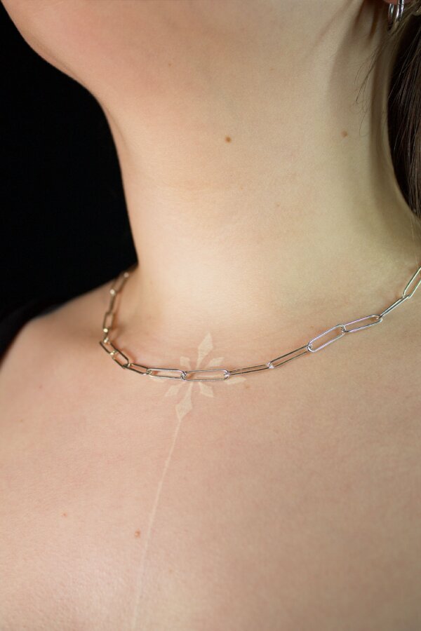 CORN Halskette Nahaufnahme von einer Halskette aus Silber