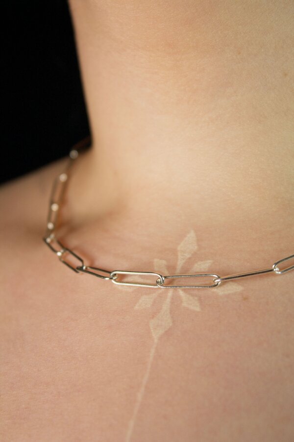 CORN Halskette Nahaufnahme von einer Halskette aus Silber