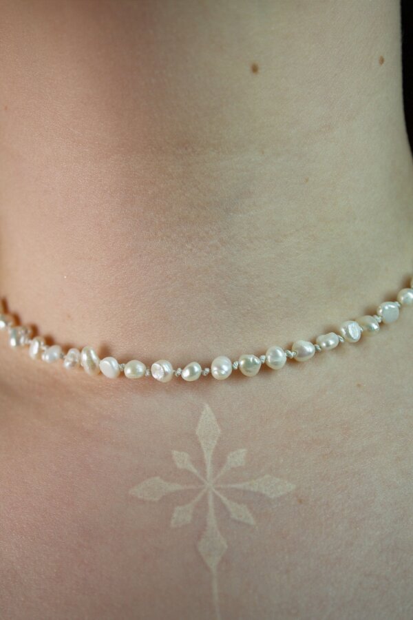 MYSTIC PEARL Perlenkette Nahaufnahme von einer Süßwasserperlenkette