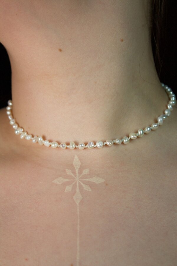 MYSTIC PEARL Perlenkette Nahaufnahme von einer Süßwasserperlenkette