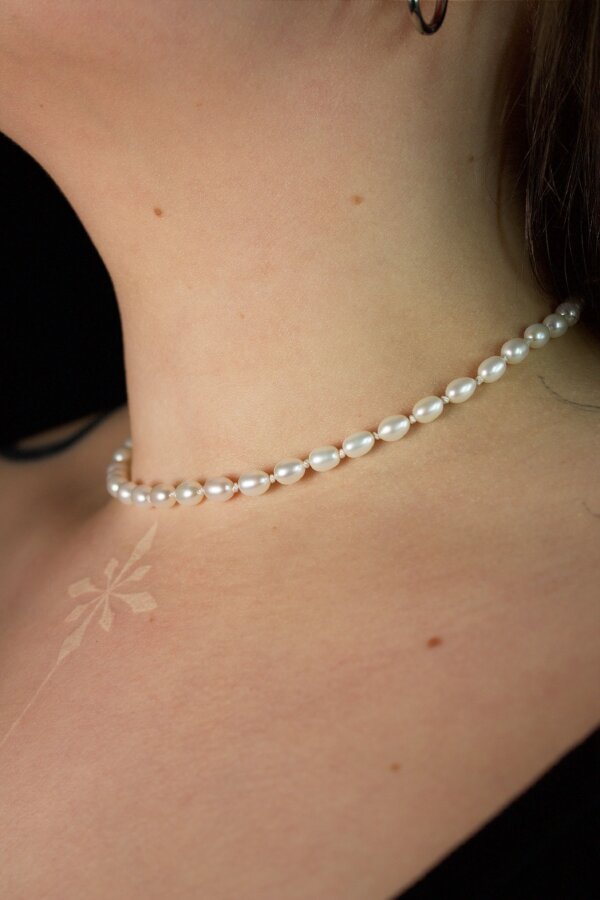 RICE PEARL Perlenkette Nahaufnahme von einer Süßwasserperlenkette