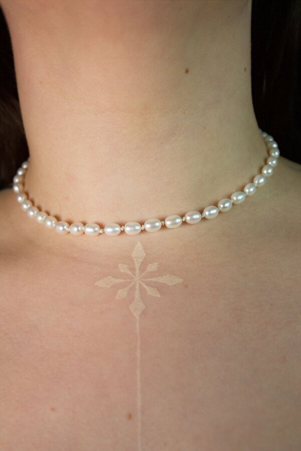 RICE PEARL Perlenkette Nahaufnahme von einer Süßwasserperlenkette