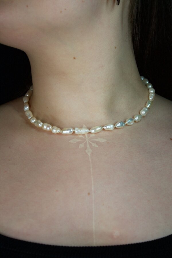 ROYAL PEARL Perlenkette Nahaufnahme von einer Süßwasserperlenkette