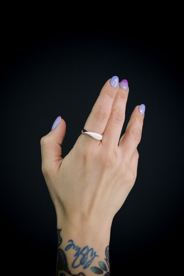 RAINER Ring Nahaufnahme eines Siegelrings aus Silber