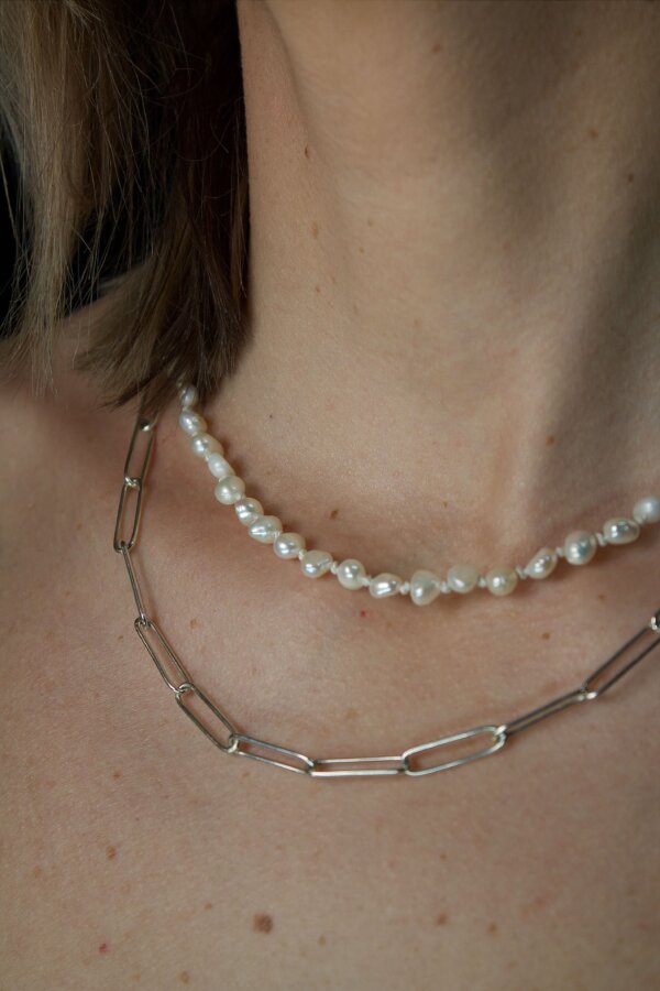 MYSTIC PEARL Perlenkette Nahaufnahme von einer Süßwasserperlenkette