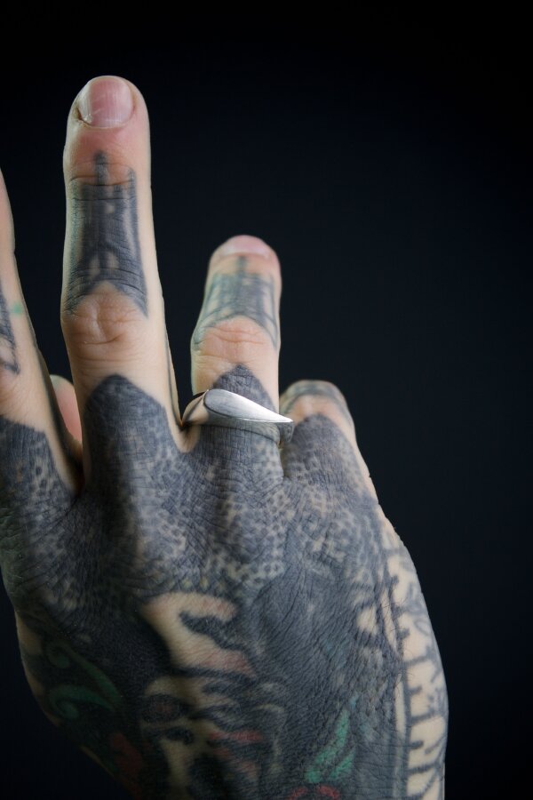 RAINER Ring Nahaufnahme eines Siegelrings aus Silber