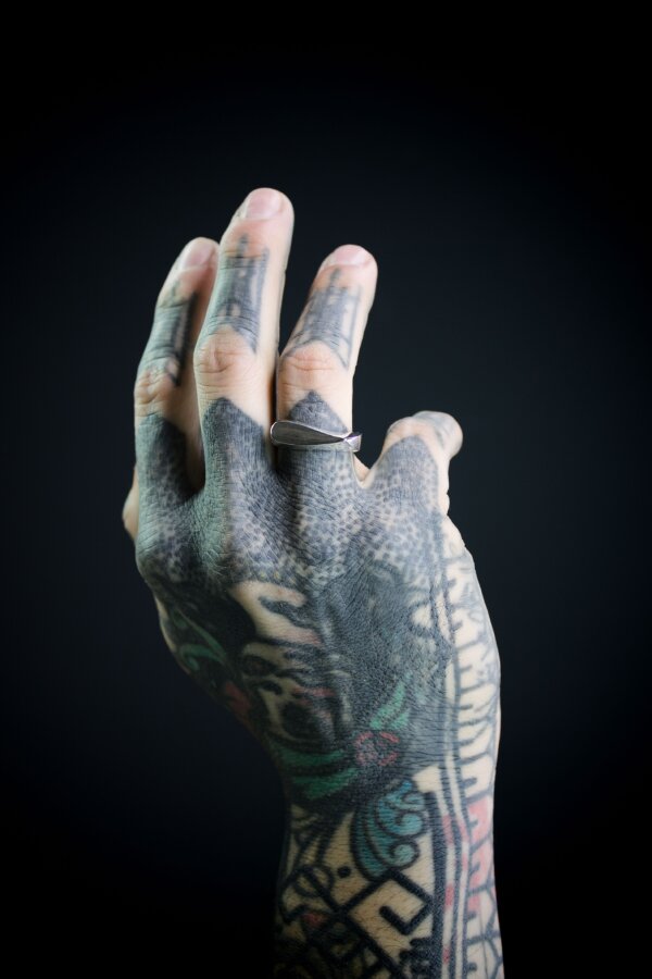 RAINER Ring Nahaufnahme eines Siegelrings aus Silber