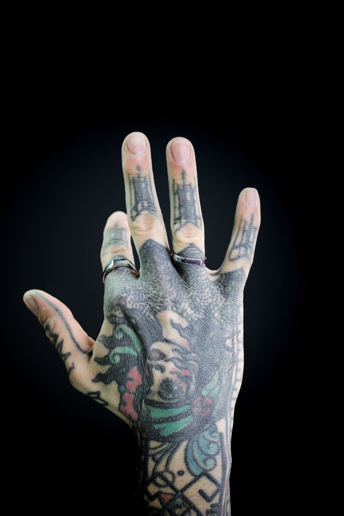 ADRIAN Ring Nahaufnahme von zwei Ringen aus Silber