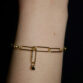 Nahaufnahme von Armkette CORN aus 585 Gold
