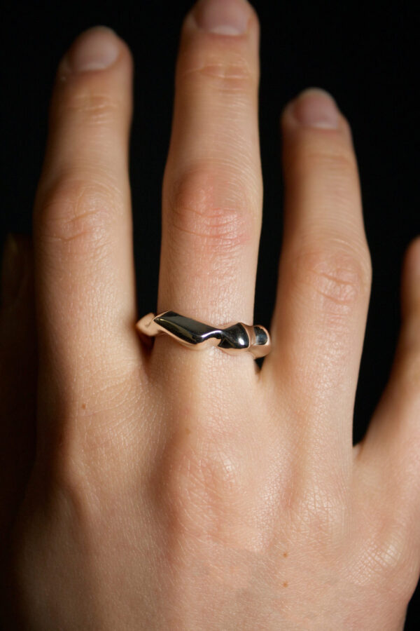 big-dune Nahaufnahme von einem Dünen förmigen Ring