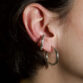 Nahaufnahme von DUNE Ear Cuff aus Silber