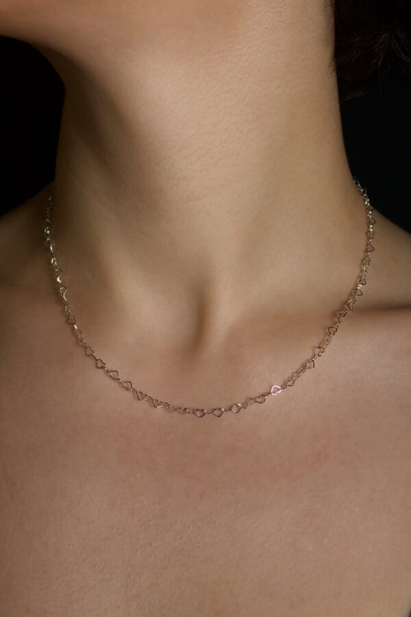 Herzchenkette LOVE Silber Nahaufnahme von Herzchenkette LOVE aus Silber