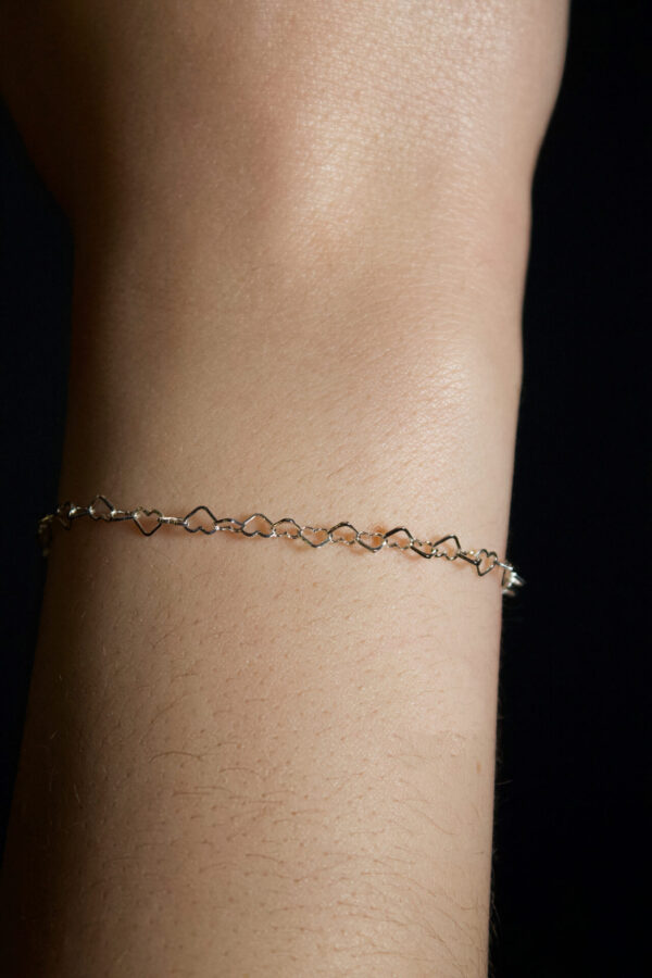 Love Armkette Silber Nahaufnahme von Love Armkette aus Silber