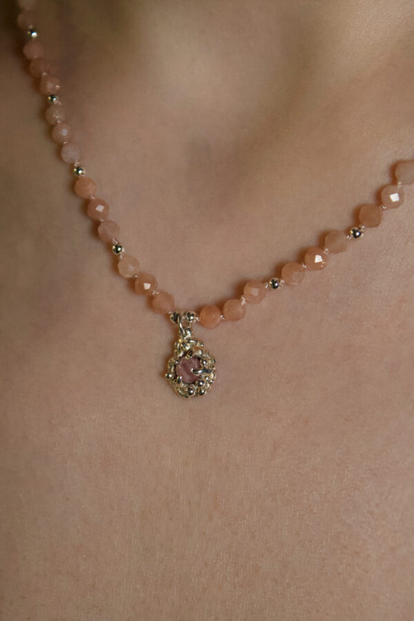 Mondsteinkette mir DREAMY Anhänger Nahaufnahme von der Mondsteinkette mir DREAMY Anhänger aus 925 Silber