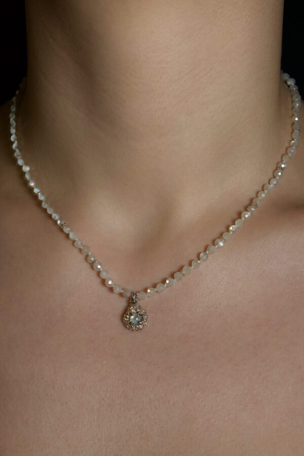 Mondsteinkette mir DREAMY Anhänger Nahaufnahme von der Mondsteinkette mir DREAMY Anhänger aus 925 Silber