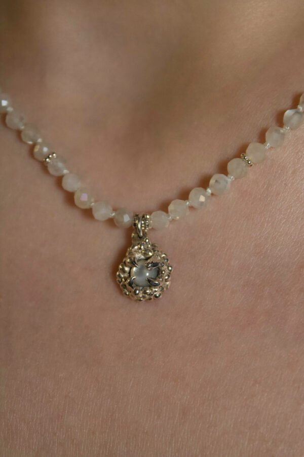 Mondsteinkette mir DREAMY Anhänger Nahaufnahme von der Mondsteinkette mir DREAMY Anhänger aus 925 Silber