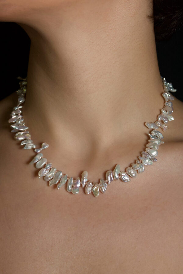 perlenkette_rosa Nahaufnahme von einer außergewöhnlichen Perlenkette