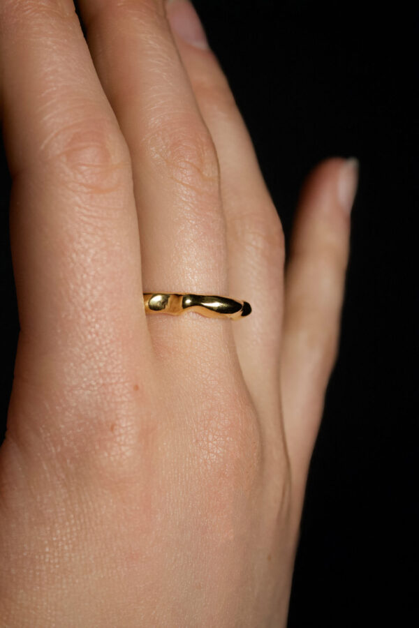 ring_dune_gold Nahaufnahme von deinem organischen Ring